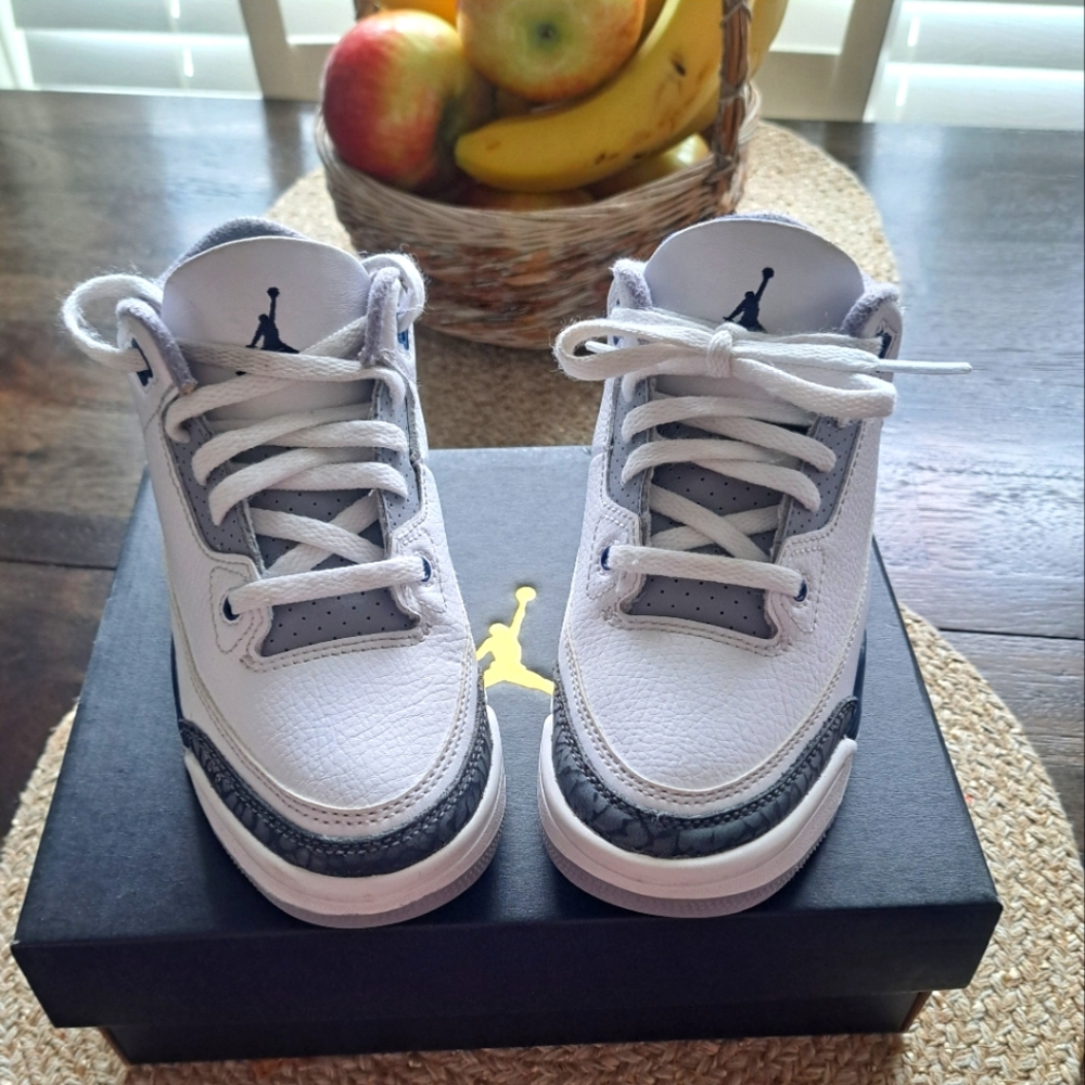 Boys Jordan 3 Retro💙🩶
